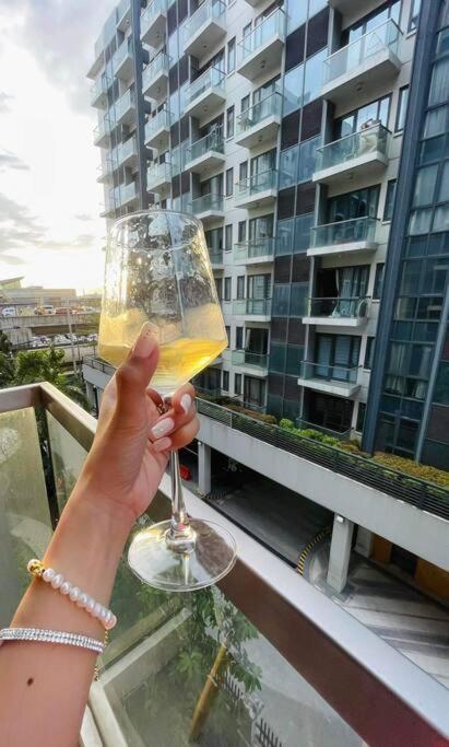 Lovely Unit With Free Wi-Fi & Netflix I Across Naia T3 Airport Manilla Buitenkant foto